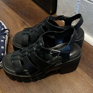 Steve Madden size 7 platform sandals